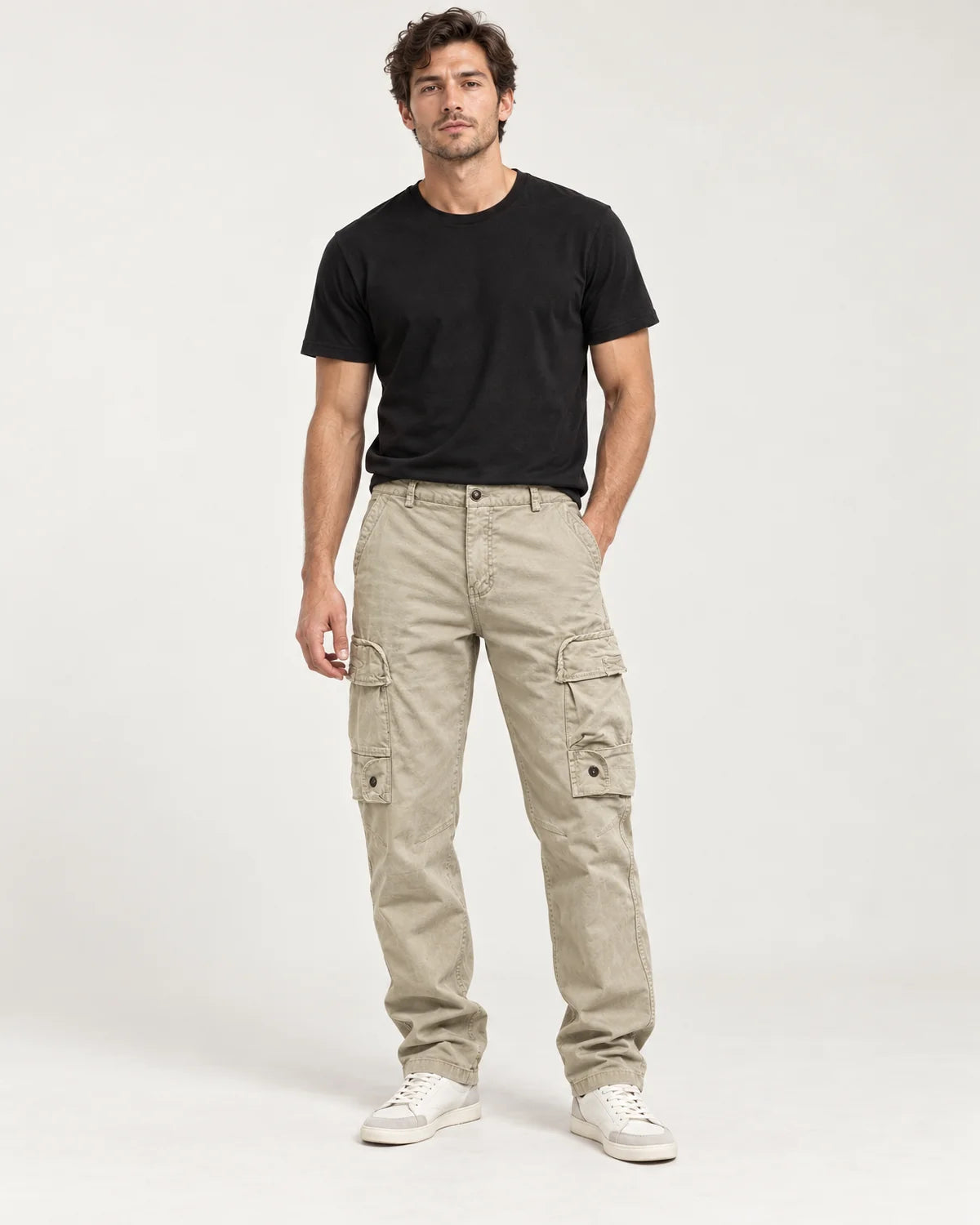 Men's relaxed straight-leg cargo pants in Khaki