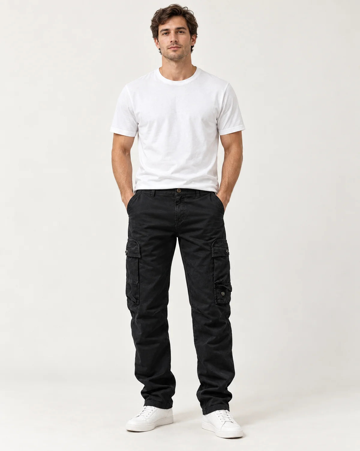Men's relaxed straight-leg cargo pants in Black