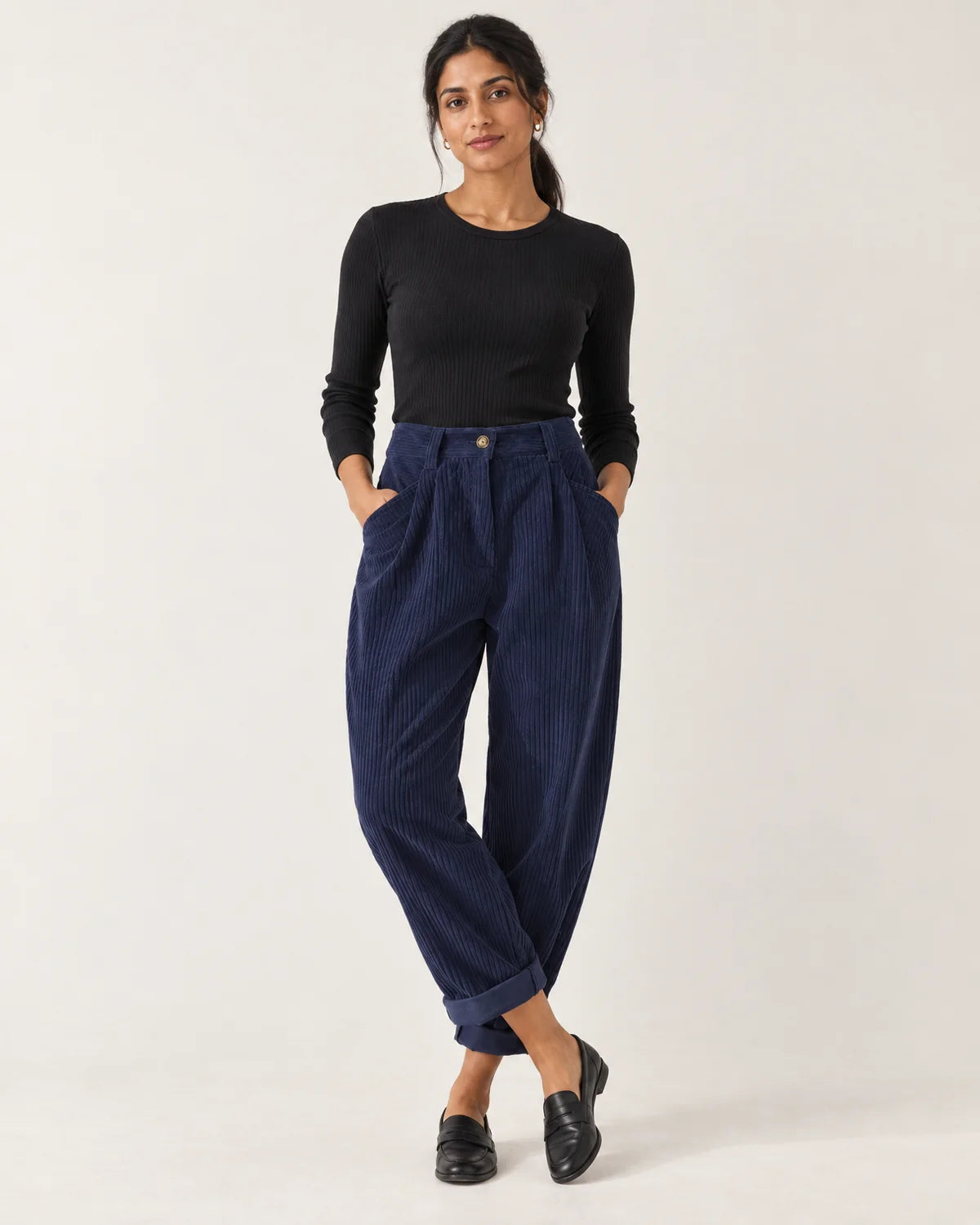 Women's high-waisted tapered pants in Navy