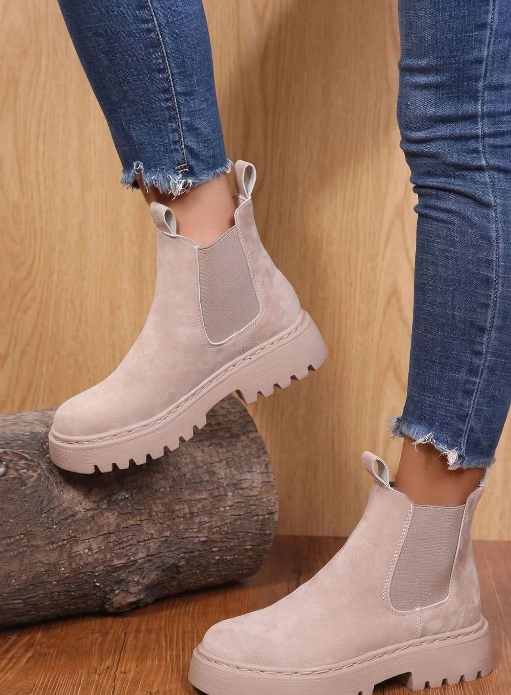 Chelsea Boots – Black Suede-Look Platform