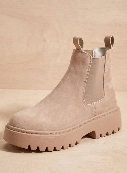 Chelsea Boots – Black Suede-Look Platform