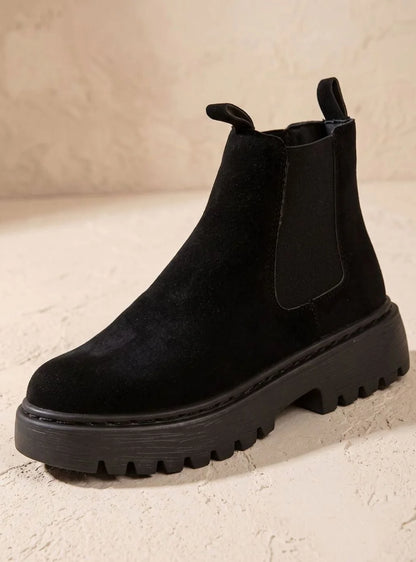 Chelsea Boots – Black Suede-Look Platform